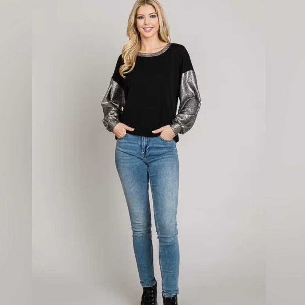 Cracked Metallic Long Sleeve Stretch Knit Top in Black